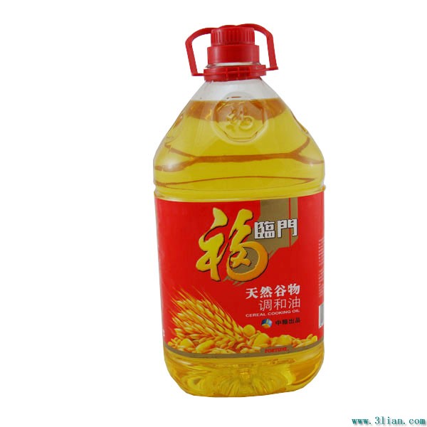2025 內(nèi)蒙古油瓶雙側(cè)面貼標機/食用油自動貼標機第1張